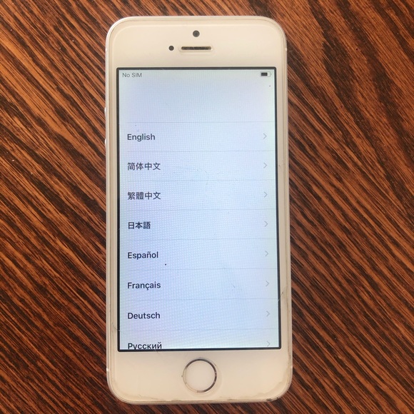 iPhone 5 SE model A1723 - Picture 2 of 8